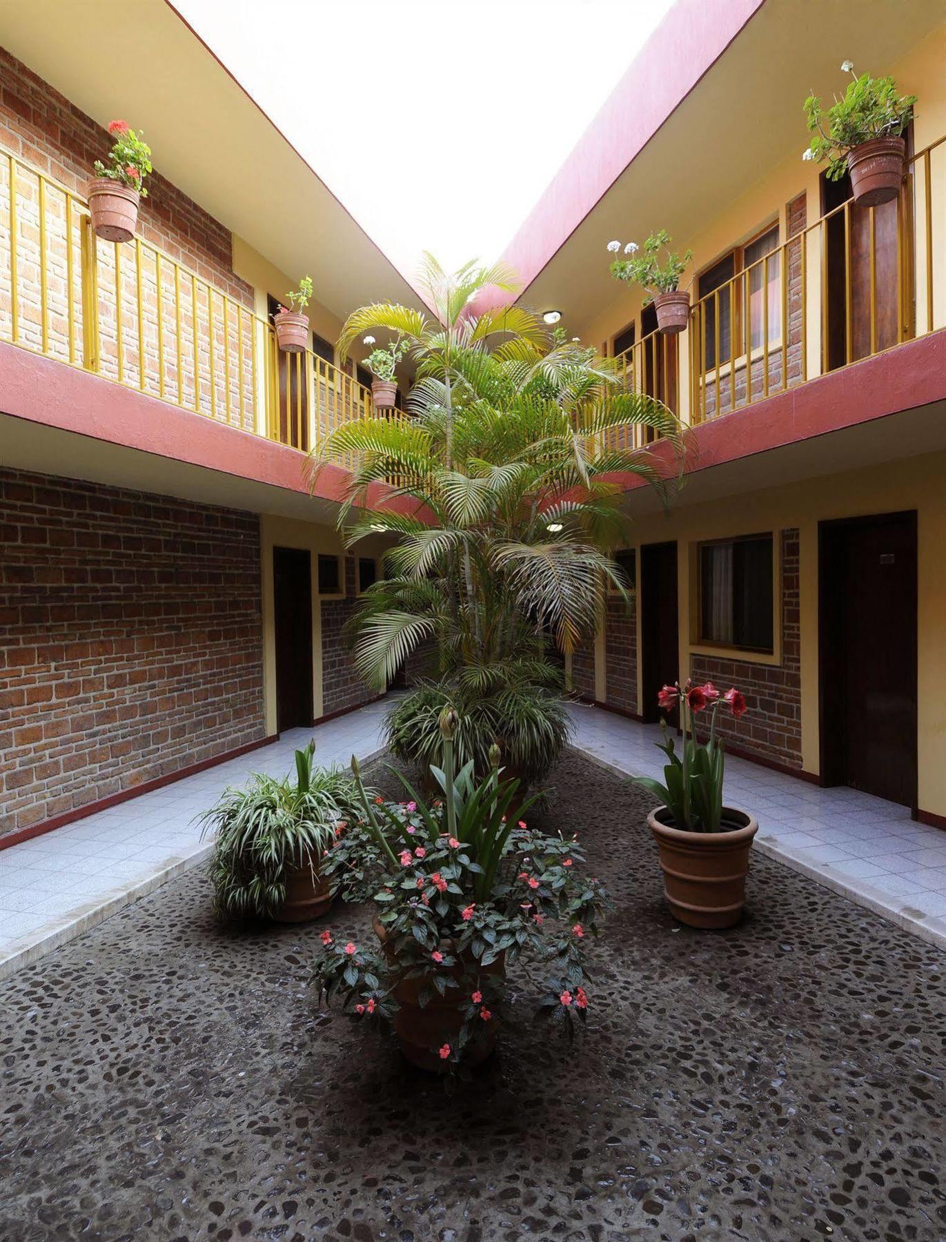 Hotel Arboledas Industrial Guadalajara Exterior foto
